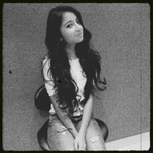 Sara Arjun Instagram - Old is Gold 🙂❤️

.

.

.

.

#old #oldisgold #explorepage #instagood #random Happiness 🤗💫

.

.

.

#dream #love #happy #girlidea #mumbai #maharashtra #dilhi #sara #fypシ #lovequotes #chennai #kerala