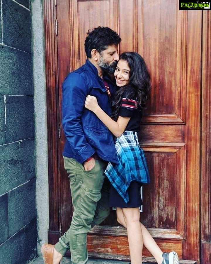 Sara Arjun Instagram - पापा का प्यार ❤️ . . Happiness 🤗💫 . . . #dream #love #happy #girlidea #mumbai #maharashtra #dilhi #sara #fypシ #lovequotes #chennai #kerala #dad #fatherslove Mumbai, Maharashtra