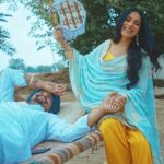 Sara Gurpal Instagram – ਜੋ ਲੋਕ ਜ਼ਿਆਦਾ ਪਿਆਰ ਜਤਾਉਂਦੇ ਨੇ
ਅਕਸਰ ਇੱਕ ਦਿਨ ਛੱਡ ਕੇ ਚਲੇ ਜਾਂਦੇ ਨੇ 💔