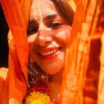Sara Gurpal Instagram – मनमोहन कान्हा विनती करूं दिन रैन

राह तके मेरे नैन

अब तो दरस देदो कुञ्ज बिहारी

मनवा हैं बैचेन

नेह की डोरी तुम संग जोरी

हमसे तो नहीं जावेगी तोड़ी…….. हरे कृष्ण हरे कृष्ण
कृष्ण कृष्ण हरे हरे
हरे राम हरे राम
राम राम हरे हरे॥ Vrindaban – वृंदावन