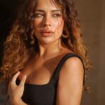 Sara Gurpal Instagram – #SaraKehndi who is here from #sarakehndiBroadcast???
.
.
.
.
.
Make up : @atulchauhanmakeovers 
Hair: @harryforhair 
Styling : @thessarasshop 
📸: @cinematic.dmn