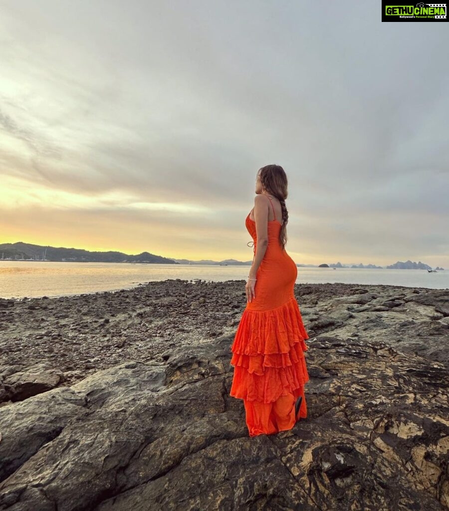 Sara Gurpal Instagram - #SaraKehndi Can you guess my favourite colour ?? @thessarasshop 🤍 The Naka Island, a Luxury Collection Resort & Spa, Phuket
