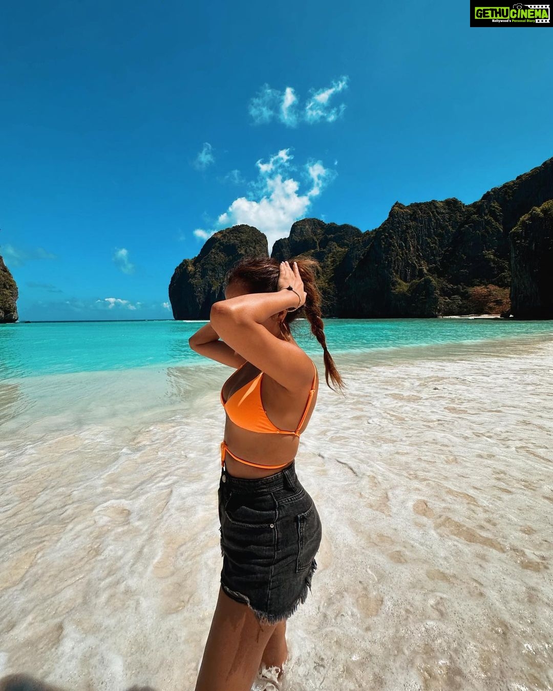 Sara Gurpal Instagram - #Sarakehndi beaches or mountains?