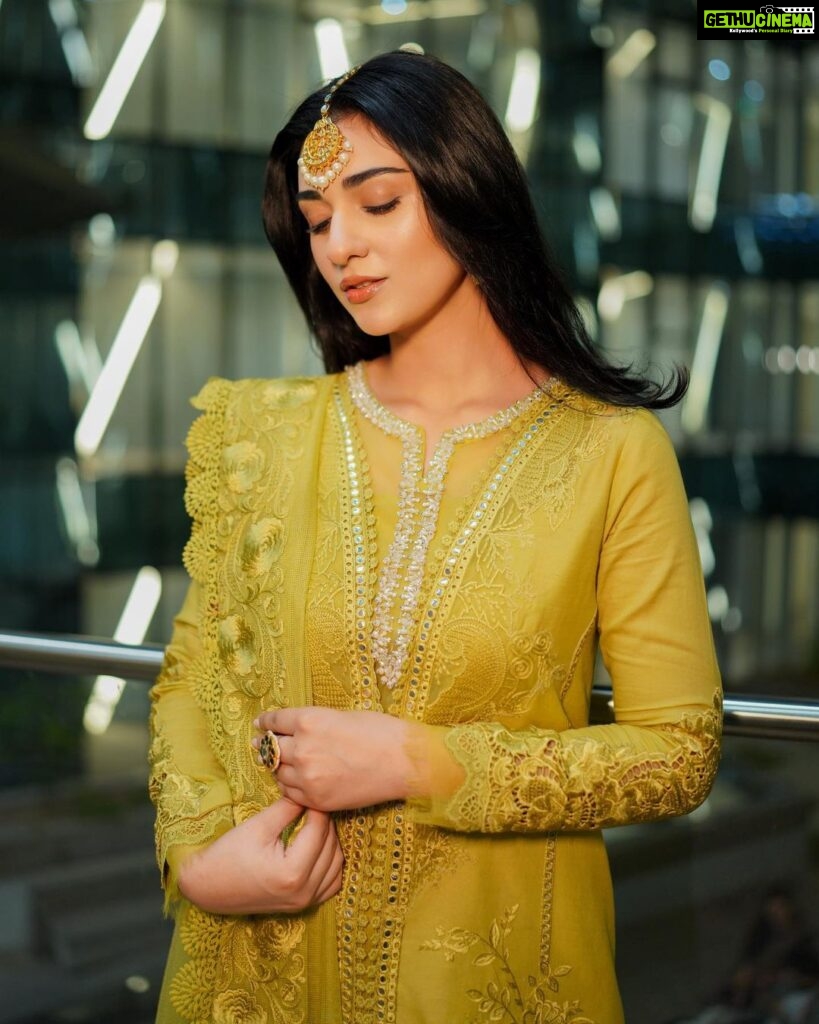 Sarah Khan Instagram - @sairashakira is restocking its Summer Luxury Pret Collection ’23 on popular demand ✨ My favourite collection of the season 🤩 Exclusively available at @laamofficial 🚨 Set your alarms as the collection restocks on 21st March 6PM PST🚨 Available at www.sairashakira.com #LAAM #SairaShakira #SarahKhan #SarahKhanXSairaShakira