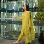 Sarah Khan Instagram - @sairashakira is restocking its Summer Luxury Pret Collection ’23 on popular demand ✨ My favourite collection of the season 🤩 Exclusively available at @laamofficial 🚨 Set your alarms as the collection restocks on 21st March 6PM PST🚨 Available at www.sairashakira.com #LAAM #SairaShakira #SarahKhan #SarahKhanXSairaShakira