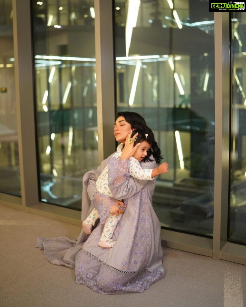 Sarah Khan Instagram - Before the event ♥️ My Alyana 🧸♥️ Thank you @bilalsaeedphotography for capturing these moments