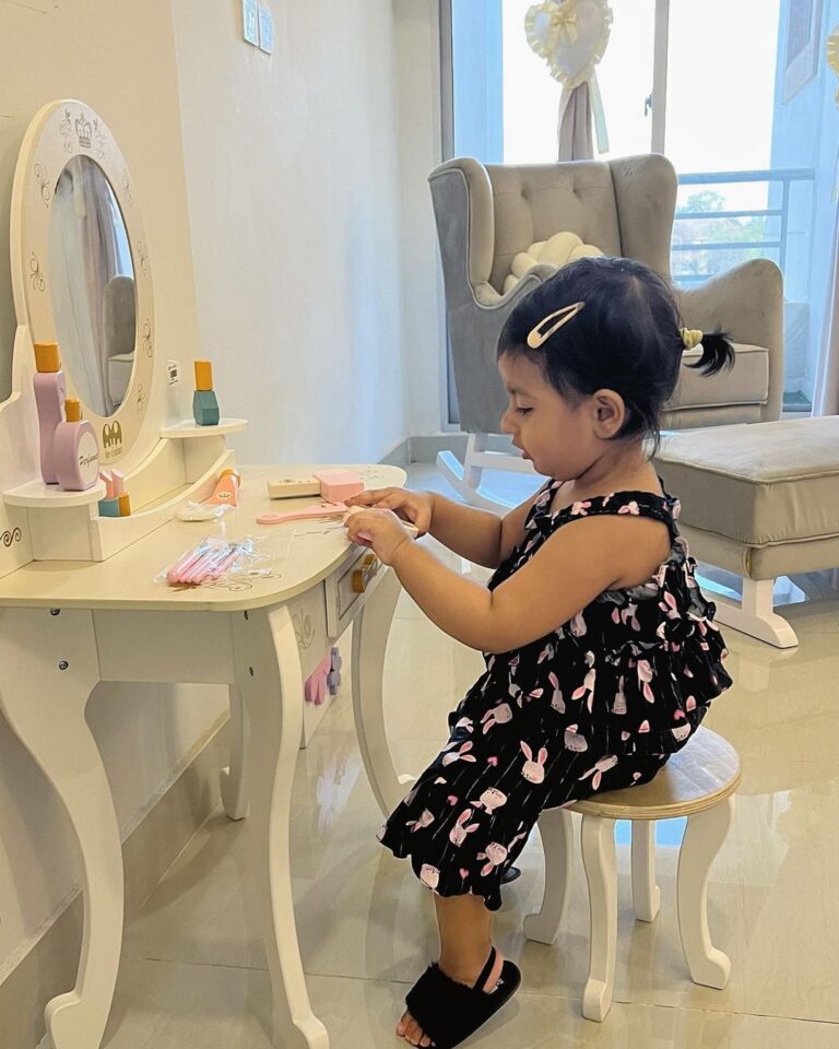 Sarah Khan Instagram - Princess is getting ready 👸🏻💕🧸 MASHALLAH