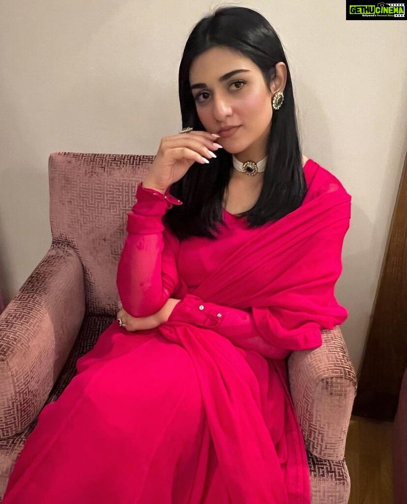 Sarah Khan Instagram - Rawalpindi 💕 Wearing @virsaay.official Jewellery @saj_jeweler