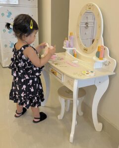 Sarah Khan Instagram - Princess is getting ready 👸🏻💕🧸

MASHALLAH