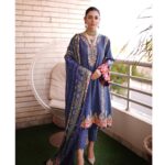 Sarah Khan Instagram - Who doesn’t want a good discount especially in the beginning of a new year @So.kamal.official is famous for its brilliant textiles and alluring designs as it is offering Flat 50% off on entire stock! That’s a steal!!! Loved their beautiful collection make sure and rush to avail this amazing offer Visit your nearest stores & Shop Online 📸 @abdulsamadzia 💎 @kohar_jewel #sokamal #flat50% #discounts #sale #sarakhan #wintercollection