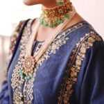 Sarah Khan Instagram - Who doesn’t want a good discount especially in the beginning of a new year @So.kamal.official is famous for its brilliant textiles and alluring designs as it is offering Flat 50% off on entire stock! That’s a steal!!! Loved their beautiful collection make sure and rush to avail this amazing offer Visit your nearest stores & Shop Online 📸 @abdulsamadzia 💎 @kohar_jewel #sokamal #flat50% #discounts #sale #sarakhan #wintercollection