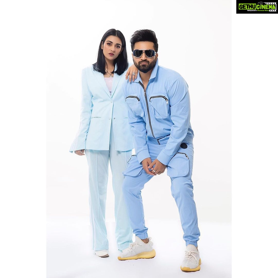 Sarah Khan Instagram - Proudly presenting the nation's superstars, Sarah Khan and Falak Shabbir as the cover stars for @fhmpakistan latest cover story. Both Sarah and Falak continues to reign in their respective careers while inspiring their fans all across the globe with their art and love for each other. Stars: Sarah Khan and Falak Shabbir (@sarahkhanofficial @falakshabir1) Coordination and PR: Danish Maqsood (@danishmaqsood1) Makeup and Hair: Bryan from Nabilas (@bryan.makeupartist1 @nabila_salon) Photographer: Shehryar Adil (@itsshehryaradil) #SarahKhan #FalakShabbir #FHMPakistan