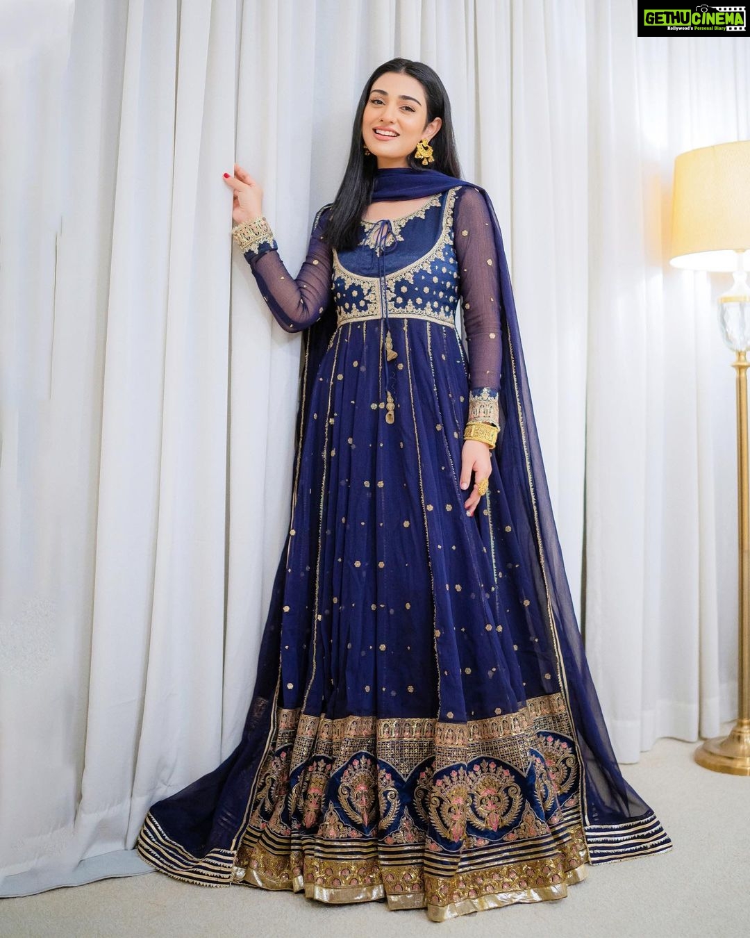Sarah Khan Instagram - I'm totally in Love with my Stunning Eid Outfit by @impressionwears_ And Their Eid Festive Collection Is Now LIVE! Don't be late to get your hands of my Favourite Dresses before they sell out! ❤️ @impressionwears_ PR: @aneehafeez #impressionwears #sarahkhan #spotted #aneehafeez