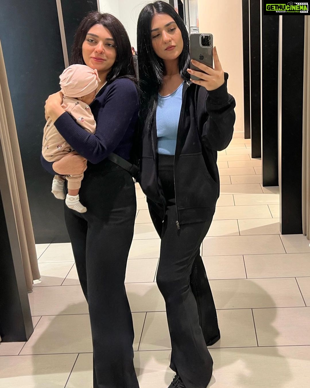 Sarah Khan Instagram - Me and my best friends @aishazukhan 💕
