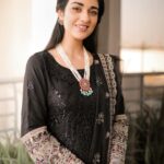 Sarah Khan Instagram - x @amarofficial.pk @amarofficial.pk have exceeded my EID look expectations with this splendid attire, LAIL. Shop this look exclusively @laamofficial Shop now at laam.pk/brands/amar?direct=true . . . . #Amar #Fashion #LuxuryPret #PakistaniFashion #DesignerOutfits #SarahKhan #EidCollection #AmarPk #AmarOfficial