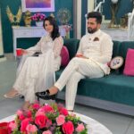 Sarah Khan Instagram - How was the show last night? 💕 @arydigital.tv Wearing @meeras.ns Jewellery @labella.pk.official