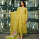 Sarah Khan Instagram - @sairashakira is restocking its Summer Luxury Pret Collection ’23 on popular demand ✨ My favourite collection of the season 🤩 Exclusively available at @laamofficial 🚨 Set your alarms as the collection restocks on 21st March 6PM PST🚨 Available at www.sairashakira.com #LAAM #SairaShakira #SarahKhan #SarahKhanXSairaShakira