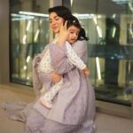 Sarah Khan Instagram – Before the event ♥️ 

My Alyana 🧸♥️

Thank you @bilalsaeedphotography for capturing these moments