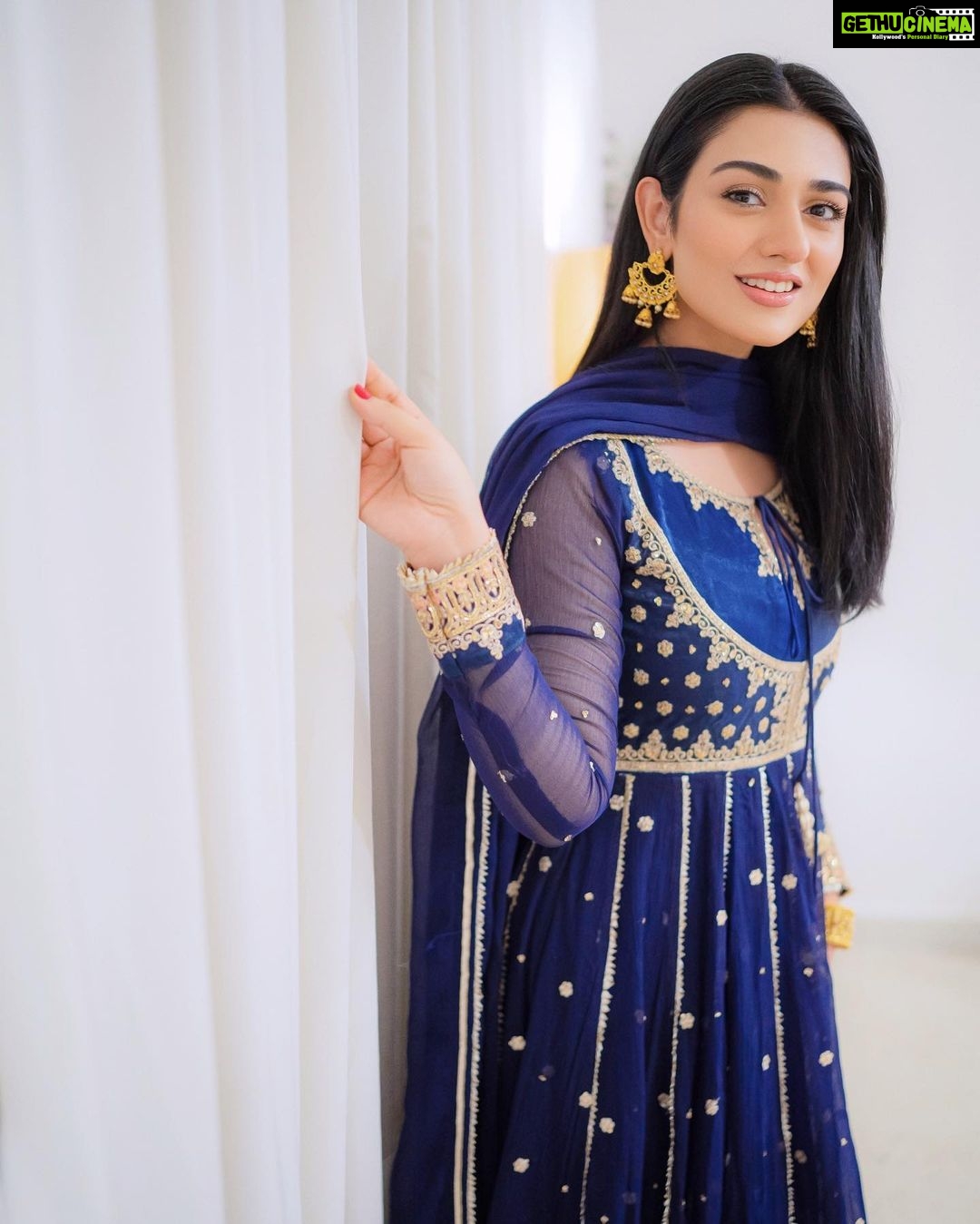 Sarah Khan Instagram - I'm totally in Love with my Stunning Eid Outfit by @impressionwears_ And Their Eid Festive Collection Is Now LIVE! Don't be late to get your hands of my Favourite Dresses before they sell out! ❤️ @impressionwears_ PR: @aneehafeez #impressionwears #sarahkhan #spotted #aneehafeez