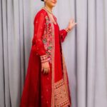 Sarah Khan Instagram - Wearing this beautiful red jora by @zainabsalmanstudio 💕 @rida_aurangzaib @abdulsamadzia