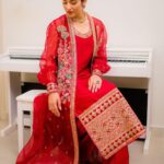 Sarah Khan Instagram - Wearing this beautiful red jora by @zainabsalmanstudio 💕 @rida_aurangzaib @abdulsamadzia