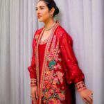 Sarah Khan Instagram - Wearing this beautiful red jora by @zainabsalmanstudio 💕 @rida_aurangzaib @abdulsamadzia