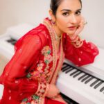 Sarah Khan Instagram - Wearing this beautiful red jora by @zainabsalmanstudio 💕 @rida_aurangzaib @abdulsamadzia
