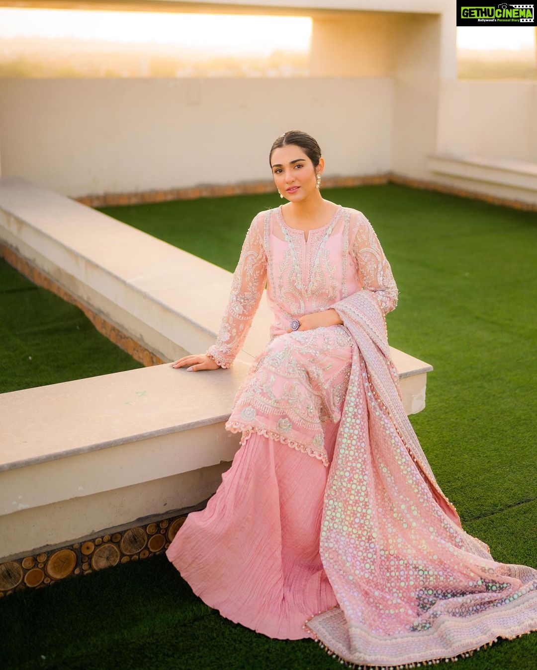 Sarah Khan Instagram - @saffronpk_official Is this the definition of beauty? You just can't say no, can you? The diva Sarah Khan dazzling us all with her jaw-dropping looks in Saffron's pastel pink masterpiece. Pure joy to our eyes!! #sarahkhan