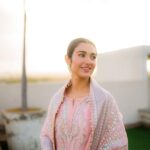 Sarah Khan Instagram - @saffronpk_official Is this the definition of beauty? You just can't say no, can you? The diva Sarah Khan dazzling us all with her jaw-dropping looks in Saffron's pastel pink masterpiece. Pure joy to our eyes!! #sarahkhan
