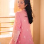 Sarah Khan Instagram - waiting for eid in @sapphirepakistan 💛 Ready To Wear Eid Collection live now, in stored & online! #sapphirexme #sapphireeid #sapphirepakistan 📸 @abdulsamadzia
