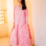 Sarah Khan Instagram - waiting for eid in @sapphirepakistan 💛 Ready To Wear Eid Collection live now, in stored & online! #sapphirexme #sapphireeid #sapphirepakistan 📸 @abdulsamadzia