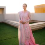 Sarah Khan Instagram - @saffronpk_official Is this the definition of beauty? You just can't say no, can you? The diva Sarah Khan dazzling us all with her jaw-dropping looks in Saffron's pastel pink masterpiece. Pure joy to our eyes!! #sarahkhan