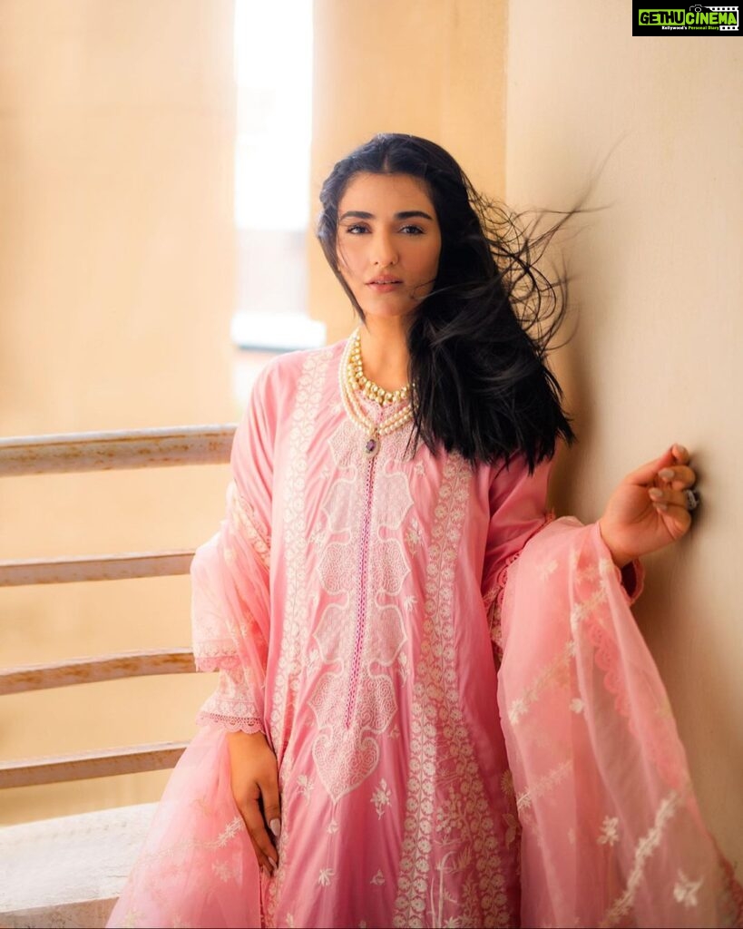 Sarah Khan Instagram - waiting for eid in @sapphirepakistan 💛 Ready To Wear Eid Collection live now, in stored & online! #sapphirexme #sapphireeid #sapphirepakistan 📸 @abdulsamadzia