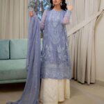 Sarah Khan Instagram - #MeriEidKiKahani @sapphirepakistan - Eid is all about last-minute shopping at my home and thankfully I’m sorted now ✨ Sapphire Eid Ready To Wear - available in stores and online for a few days! #SapphireXMe #Sapphire #SapphirePakistan #ReadyToWear