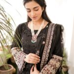 Sarah Khan Instagram - x @amarofficial.pk @amarofficial.pk have exceeded my EID look expectations with this splendid attire, LAIL. Shop this look exclusively @laamofficial Shop now at laam.pk/brands/amar?direct=true . . . . #Amar #Fashion #LuxuryPret #PakistaniFashion #DesignerOutfits #SarahKhan #EidCollection #AmarPk #AmarOfficial