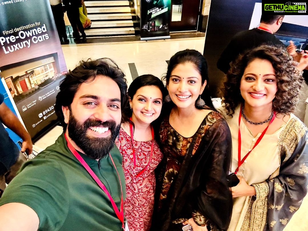 Saranya Mohan Instagram - നല്ലവരായ ഉണ്ണികൾ @padmasoorya @sshivadaoffcl @priyankanairofficial Gokulam Park Hotel And Convention Centre, Kochi