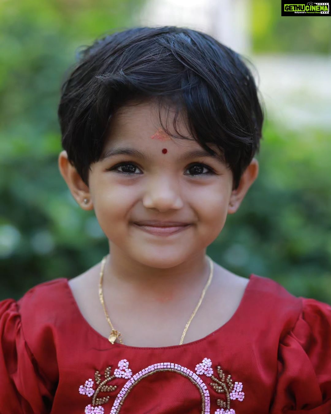 Saranya Mohan Instagram - Hello❤ 📷 @vivek_kovalam