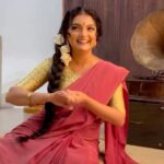 Saranya Mohan Instagram – @saranyamohanofficial #syambabu #manorama #magazine #photoshoot #behaindthescene