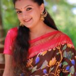 Saranya Mohan Instagram – ❤❤❤🥰
👗@ashrayacollections
Ear chain @inno_trends
📷 @vivek_kovalam
✂️ @sa_j_in__