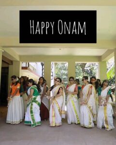 Saranya Mohan Instagram - Having Fun with my students during dance school onam celebration ❤ 😂😂😂

Please excuse the mistakes

📷 @vivek_kovalam
✂️ @sa_j_in__