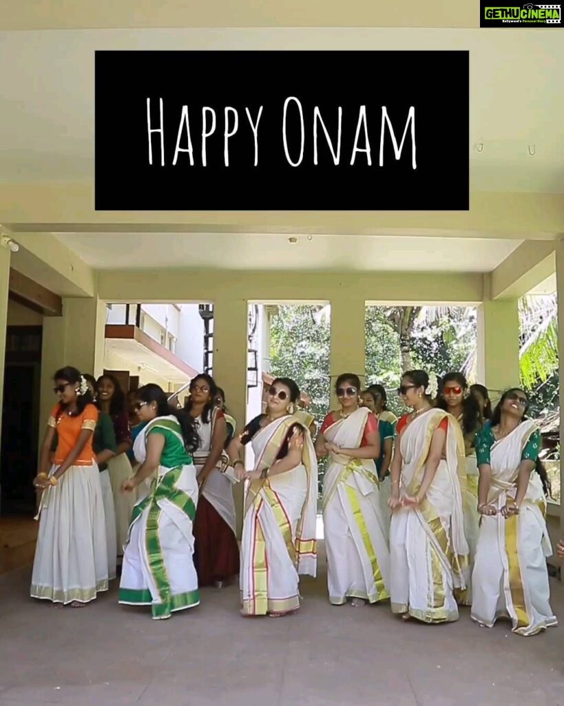 Saranya Mohan Instagram - Having Fun with my students during dance school onam celebration ❤ 😂😂😂 Please excuse the mistakes 📷 @vivek_kovalam ✂️ @sa_j_in__ Trivandrum, India
