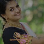 Saranya Mohan Instagram – Hello friends🥰❤ Hows your onam preparations?

 👗*Thanjavur painting blouse from @ekatva.co
 *Set Mundu from kuthampully

📷 @vivek_kovalam
✂️ @sa_j_in__
