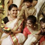 Saranya Mohan Instagram – ഉത്രാട ദിന ആശംസകൾ ❤

👗 @ekatva.co
📷 @vivek_kovalam Trivandrum, India