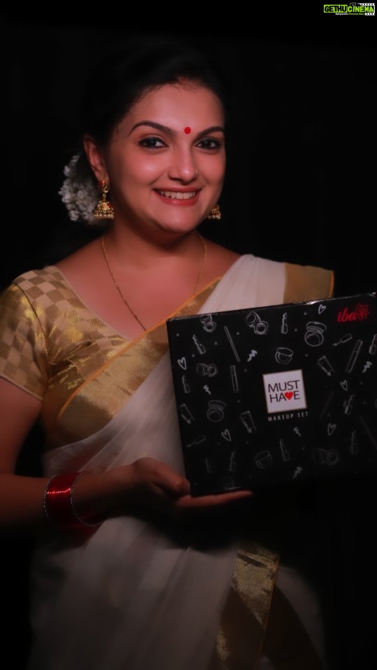 Saranya Mohan Instagram - Created this beautiful Onam Makeup Look using @ibacosmetics Must Have Makeup Set! Use my coupon code: SARANYA20 to get extra 20% off on @ibacosmetics website. I am loving iba makeup products as they are long stay, waterproof, transfer proof as well as peta certified cruelty free and vegan. Let me know in the comments below how you liked my look.. π #ibacosmetics #onammakeup #onam2022 #iba #makeuplover #onam #onammakeuplook #traditionalmakeup #halalcosmetics #cleanbeauty #crueltyfreemakeup π₯@vivek_kovalam Edit @sa_j_in__ Directed by @swami_bro & @saranyamohanofficial Trivandrum, India