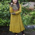 Saranya Mohan Instagram – ❤❤❤
👗@_mayuracouture_