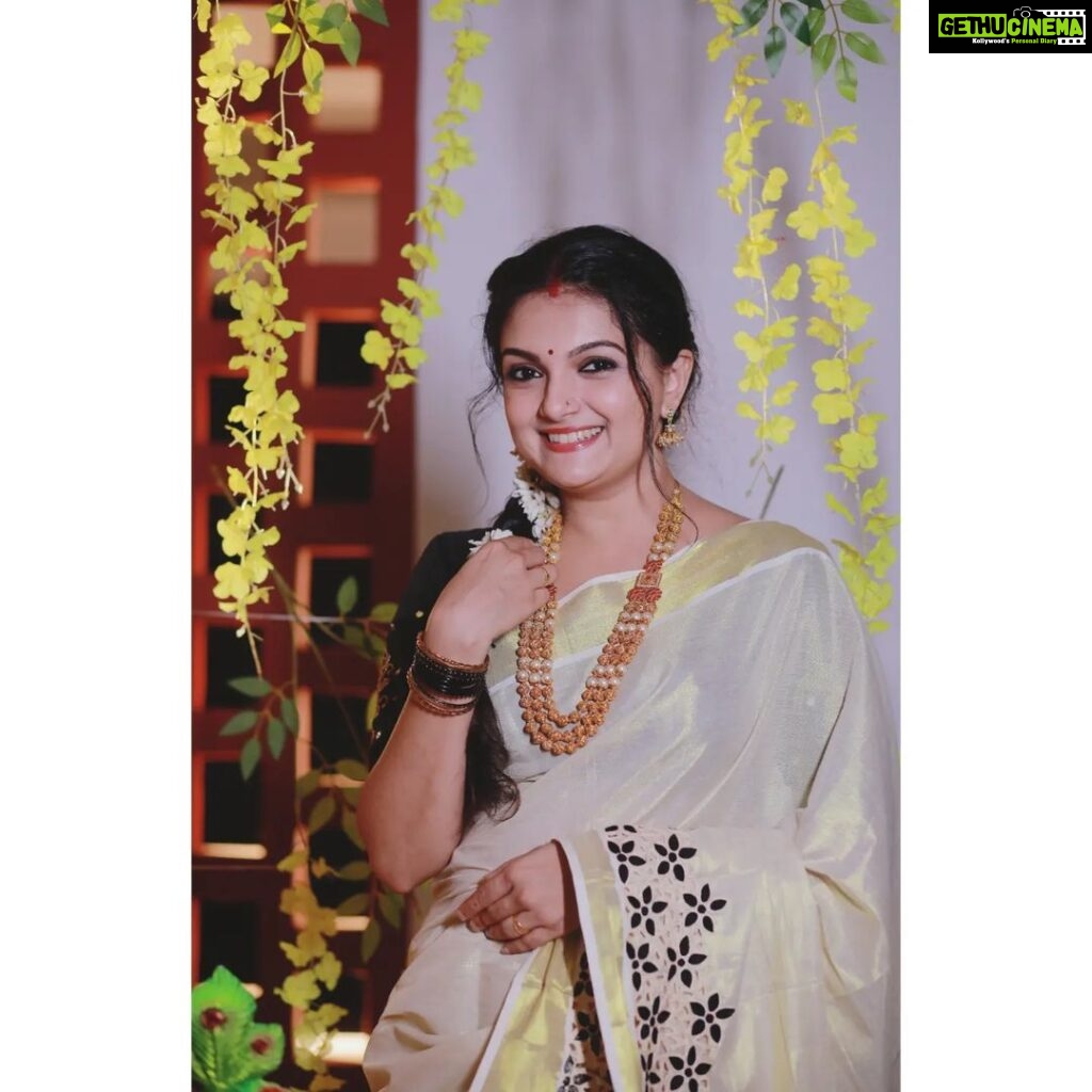 Saranya Mohan Instagram - Happy Tamil New year and Happy Vishu❤ 📷 @vivek_kovalam 👗 @ekatva.co 📿 @wedding_rental_sale_jewellery_
