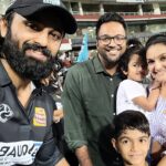 Saranya Mohan Instagram - Happy meeting you. @iamunnimukundan 🙂🙂 @swami_bro The Sports Hub, Trivandrum