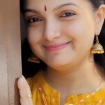 Saranya Mohan Instagram - 🥰🥰🥰❤ @swami_bro 📷✂️