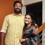Saranya Mohan Instagram - എന്റെ നിറുക കാണാം എന്നുള്ള അഹങ്കാരം 🙄 എന്നാലും ഇരിക്കട്ടെ എന്റെ വക ഒരു *ILoveu* Happy Valentine's day @swami_bro ❤️ 📸@luzid_dr3amer