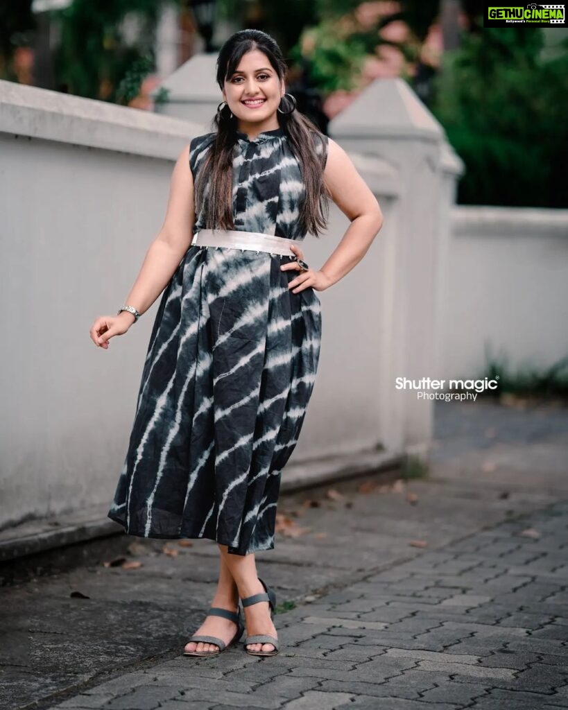 Sarayu Mohan Instagram - @meeramax_makeupartist_ @shutter__magic_photography @cafefashion_by_remya_nair